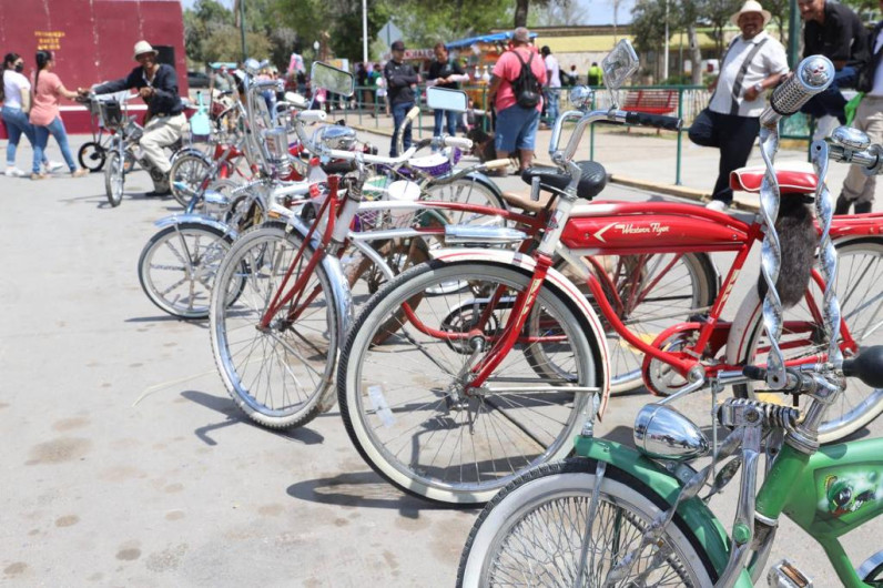 Familias neolaredenses disfrutan de primavera sobre ruedas 