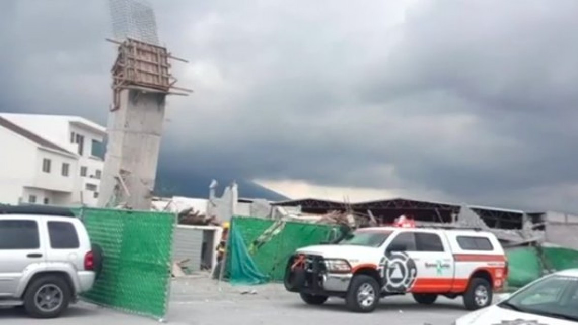 Al menos 3 muertos y 10 atrapados tras derrumbe de obra en Monterrey