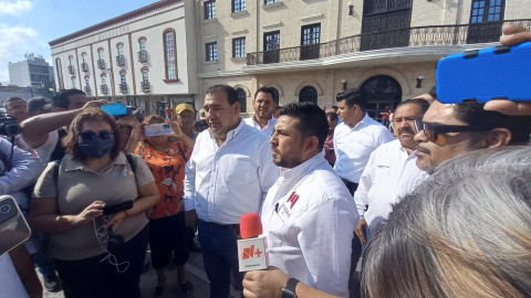 Alcalde da opción a carretoneros de recolectar basura en camionetas y empleo