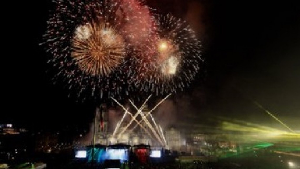 Ante un Zócalo abarrotado, AMLO da “El Grito” de la Independencia de México