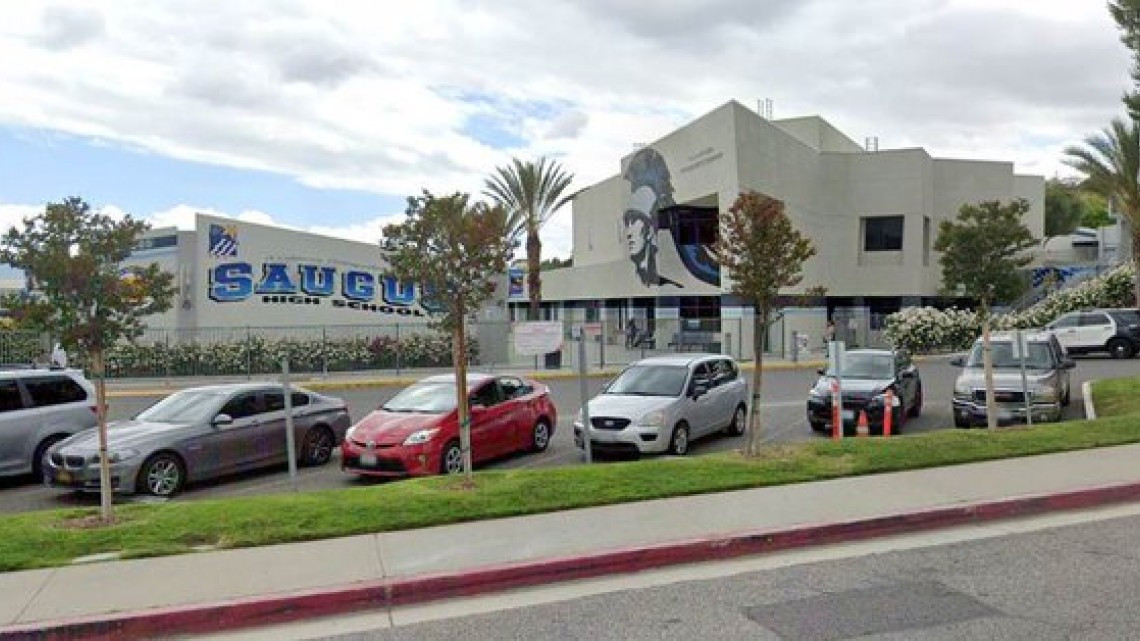 Reportan tiroteo en escuela secundaria en Santa Clarita, California