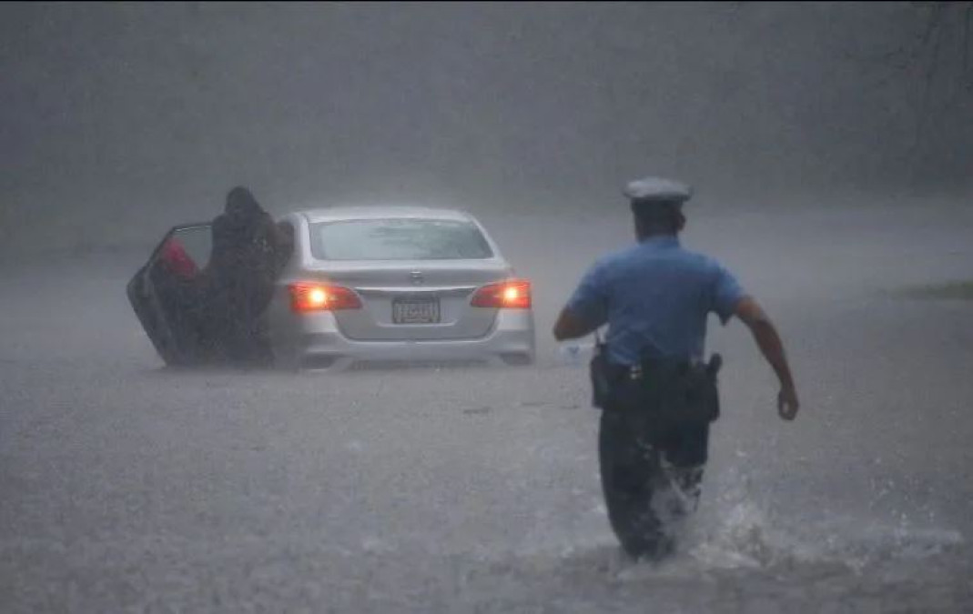 “Isaías” azota la Costa Este de EU; deja al menos un muerto