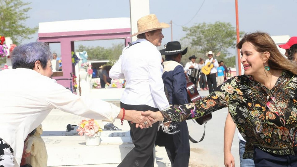 Alcaldesa realiza recorrido en cementerios