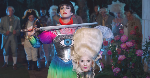 Katy Perry comparte detrás de cámaras del video “Hey Hey Hey”