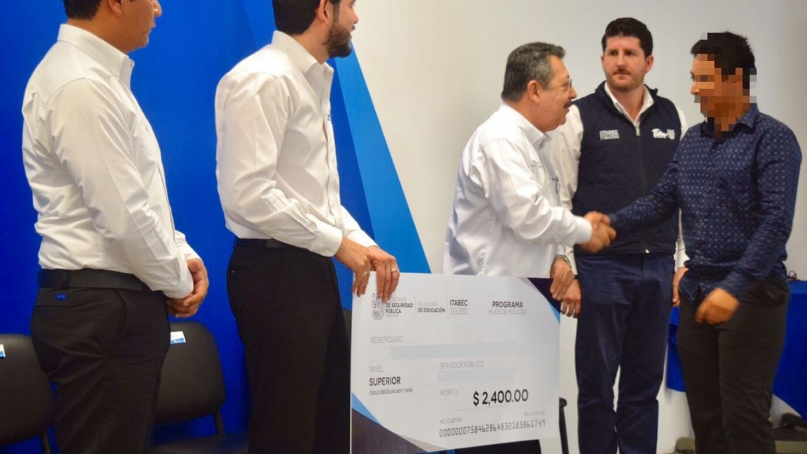 Hijos de Policías Estatales reciben 2do pago de becas