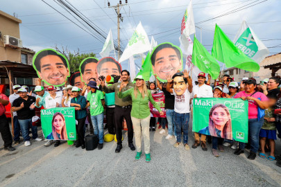 Carlos Peña Ortiz y Maki Ortiz fortalecen su vínculo con los vecinos de la Colonia Villas de Imaq