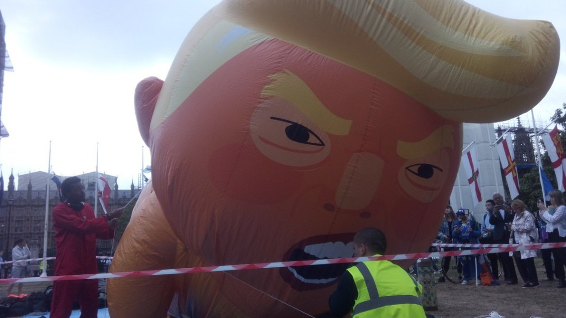 Como protesta, el gigante 'Baby Trump' vuelve a sobrevolar Londres