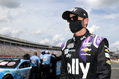 Jimmie Johnson dio positivo por COVID-19