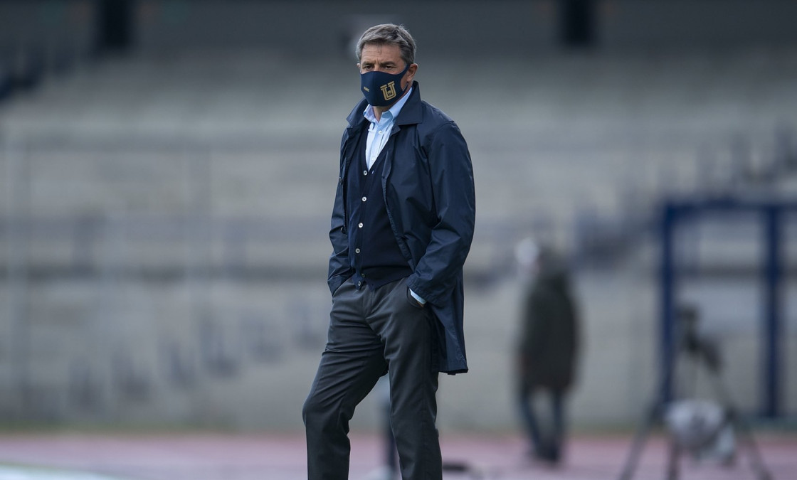 Michel renuncia a la dirección técnica de Pumas