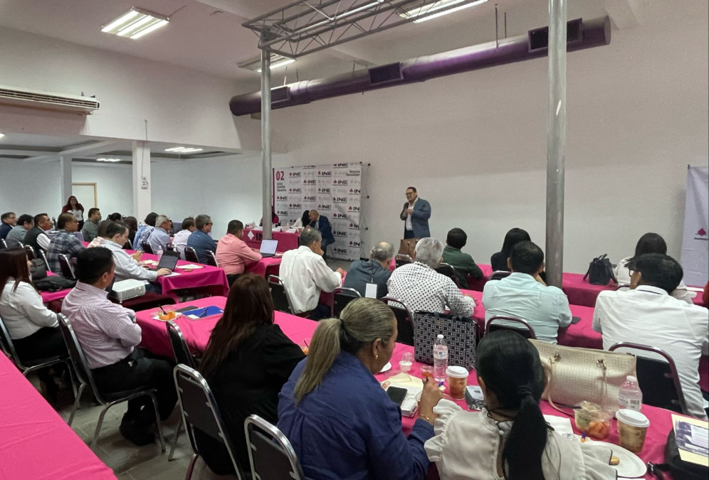 Personal del INE recibe capacitación para cómputos distritales