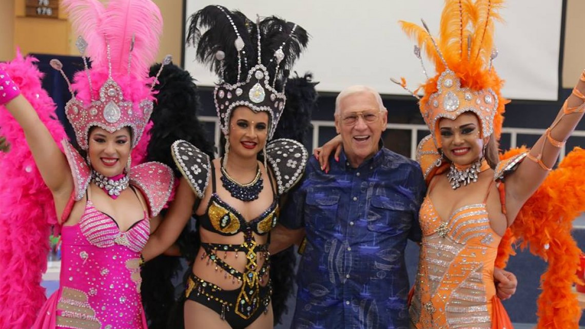 “Winter Texans” reciben con alegría la fiesta del “Carnaval Playa Miramar”