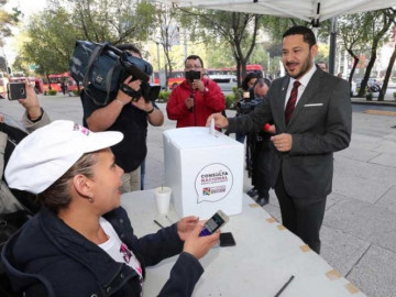  Martí Batres va por Santa Lucía