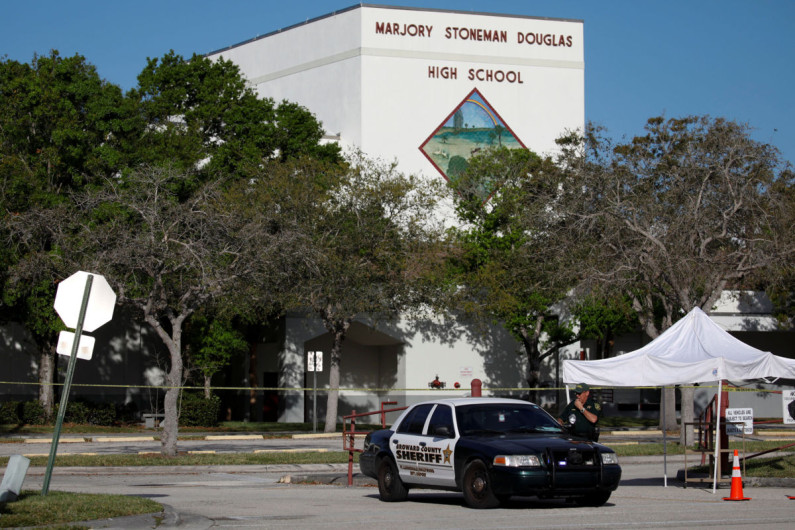 Detienen a joven por amenazas de muertes en escuelas en Florida