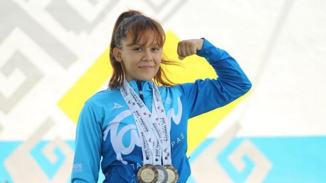 Se baña de bronce Cassandra Michel Vélez en el campeonato de pesas
