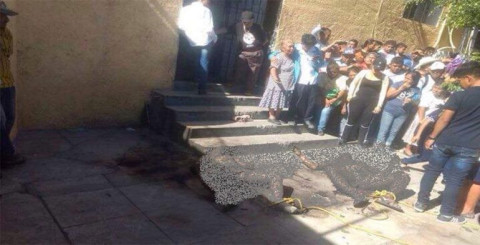 Queman vivos a 2 presuntos secuestradores en Acatlán, Puebla