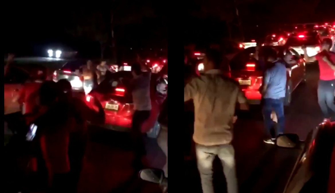 Alivian el tráfico al ritmo de 'La Chona'