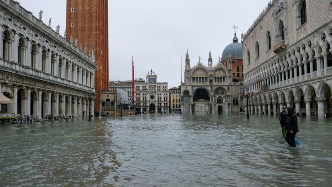 Venecia afectada por marea alta