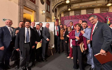 AVA firma con AMLO seguimiento de convenio con el IMSS–Bienestar