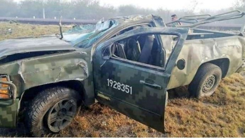 Deja un muerto y 6 heridos una volcadura de camioneta militar en SLP