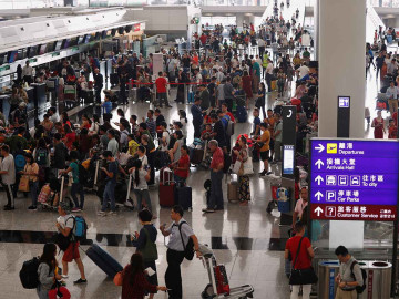 Más de 300 vuelos cancelados en Hong Kong tras manifestaciones