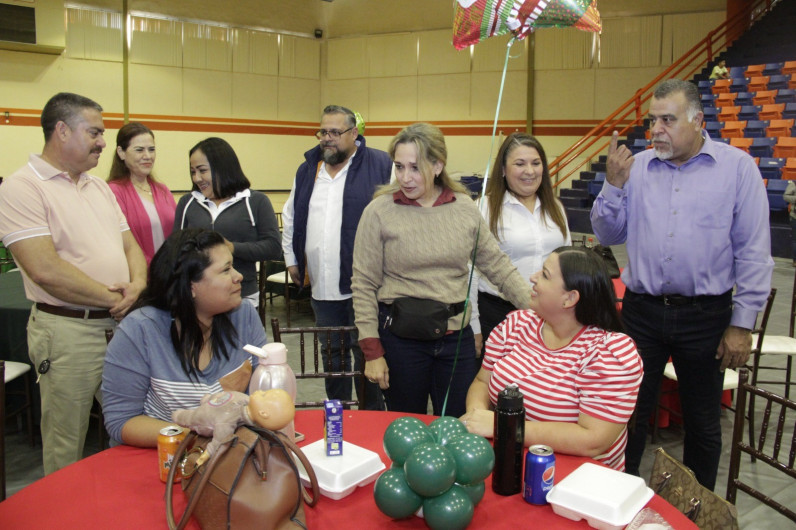 Ofrece UAT festejo infantil navideño a hijos del personal sindicalizado