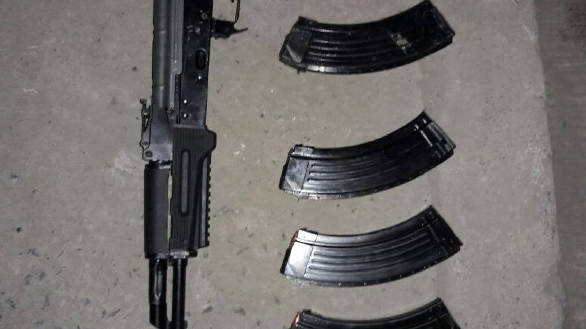 BOM asegura camioneta robada, un arma larga y cargadores