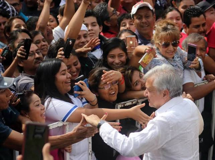 AMLO pide a ciudadanos ayudarlo a no retrasar sus giras