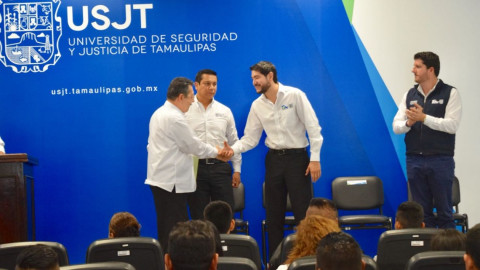 Hijos de Policías Estatales reciben 2do pago de becas