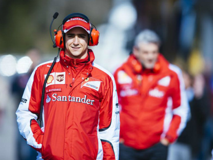 Esteban Gutierrez, pasea por Reforma en la CDMX