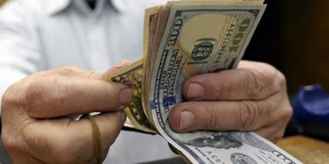 Dólar cotiza a la venta en 19.43 pesos en el AICM