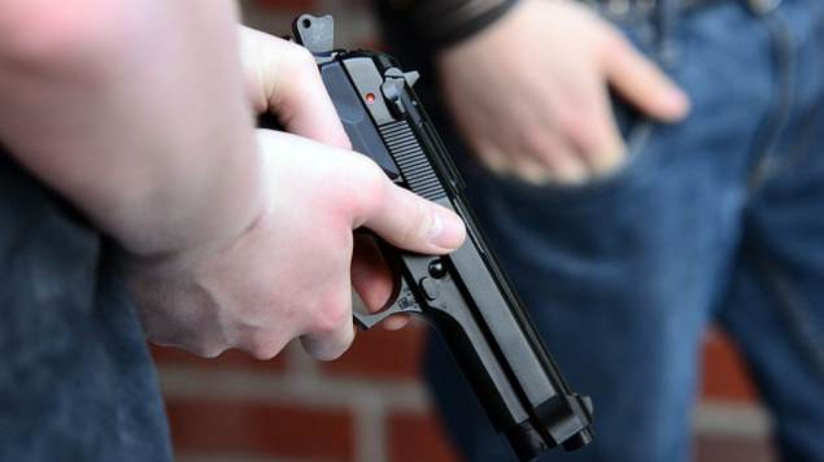 Adolescentes se disparan por reto viral en redes sociales