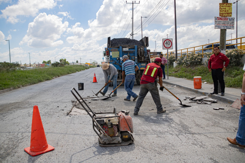 Mejoran vialidades con trabajos de bacheo en Matamoros