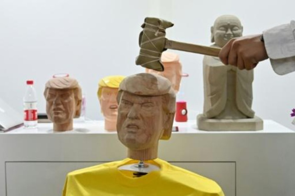 Golpear la cabeza de Trump para acabar con el estrés 