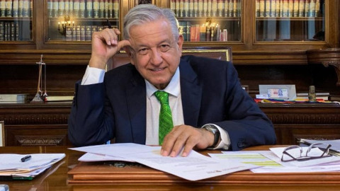 Critican a AMLO por memorándum para frenar reforma educativa
