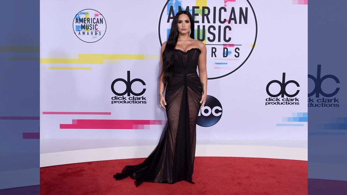 Así lucen los famosos en los American Music Awards