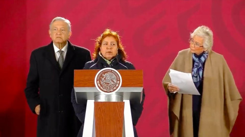 Viuda de Javier Valdez exige justicia frente a AMLO 