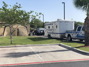 Ante saturación hospitalaria, hospitales en RGV atienden pacientes en estacionamiento 