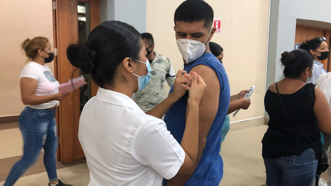 Se aplican en Nvo. Laredo un total de 106 mil 175 dosis de vacunas Covid-19 durante la jornada de vacunación a personas de 18 a 39 años  