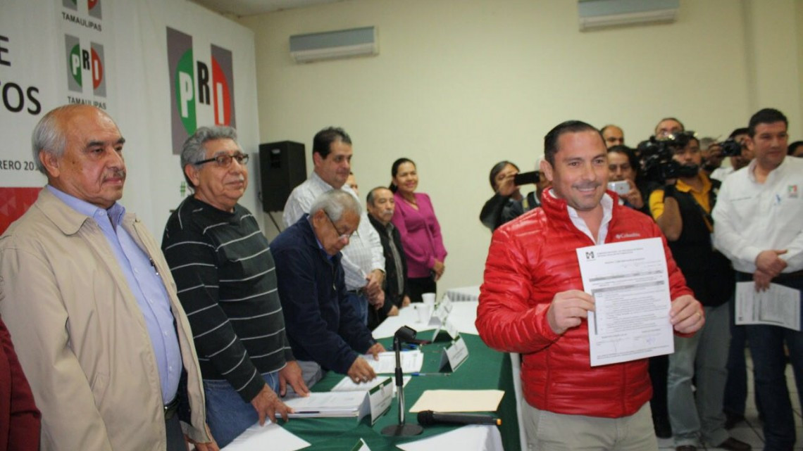 Se registran en el PRI aspirantes a candidatosa Senadores y Diputados Federales