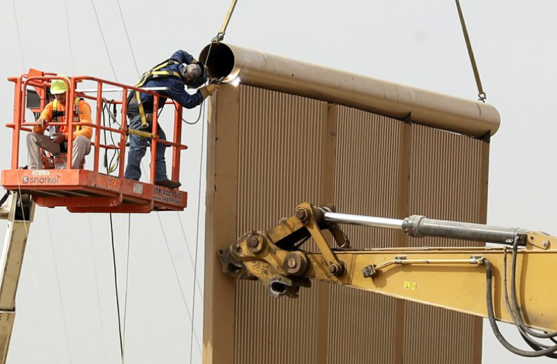 Prototipos de muro fronterizo pasan prueba y afirman, serán impenetrables