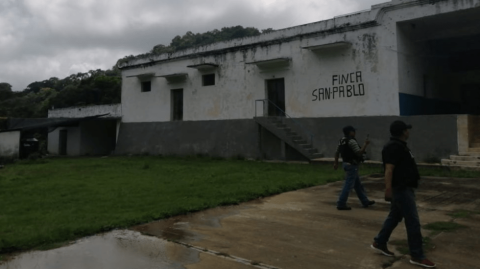 Encuentran un policía muerto y dos heridos en Oaxaca