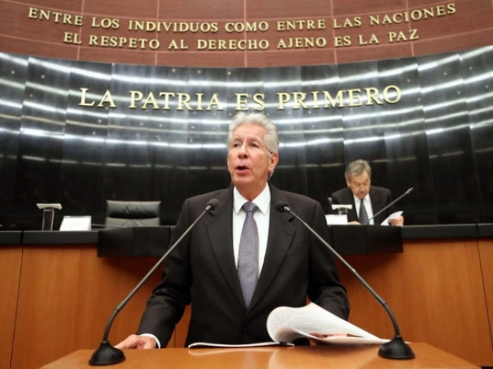 Dos aeropuertos al mismo tiempo es inviable: Ruiz Esparza