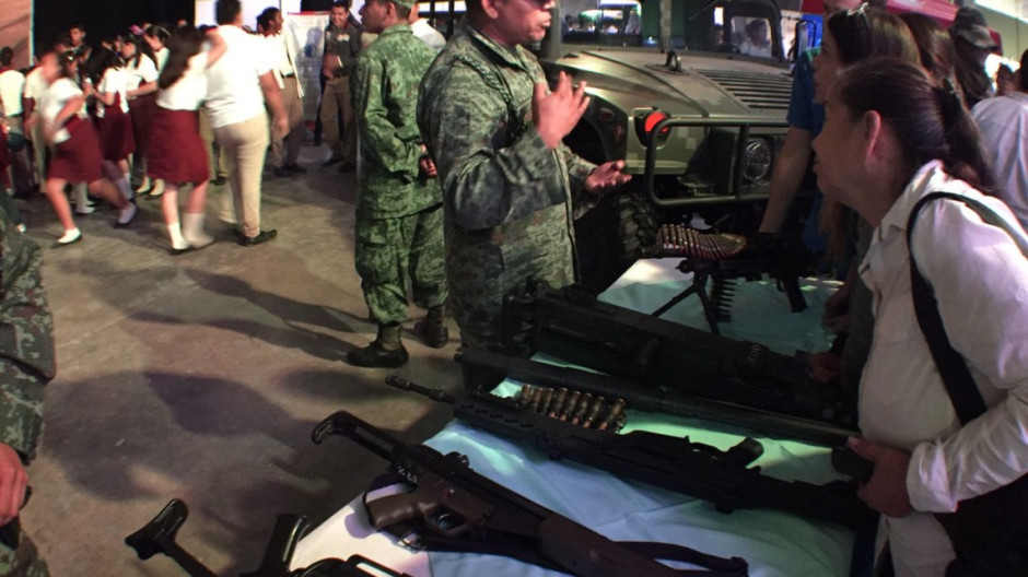 Sedena exhibe a la serpiente emplumada