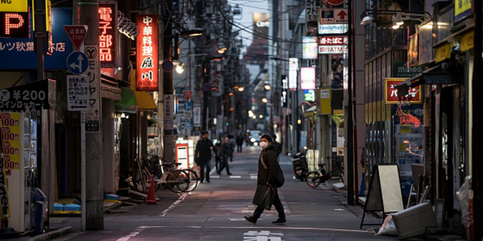 Japón cierra grandes almacenes, bares y teatros por coronavirus