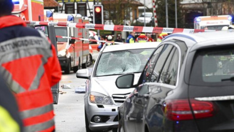 Vehículo embiste a una multitud en Alemania 