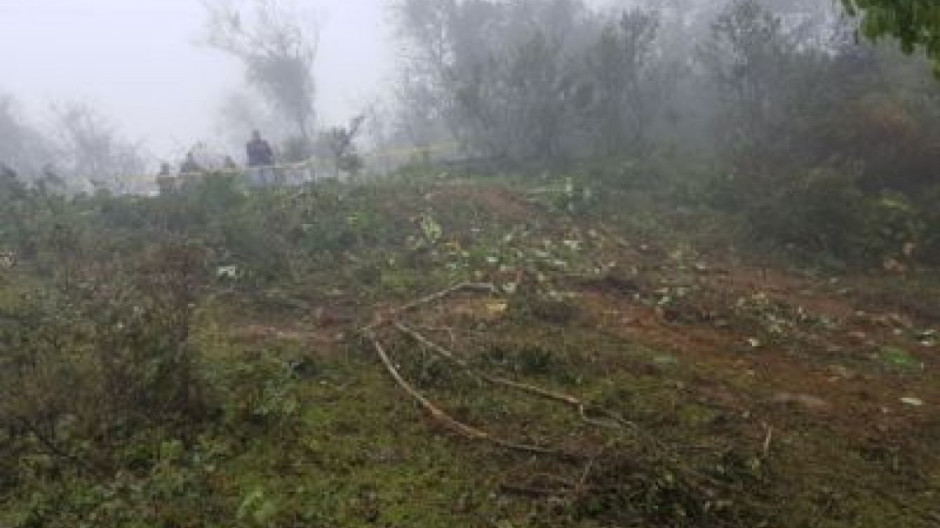Volcadura de autobús deja a un muerto y 25 lesionados 