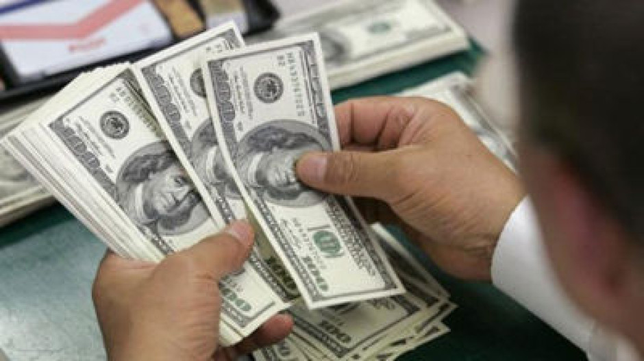 Dólar se vende en 19.60 pesos en casas de cambio