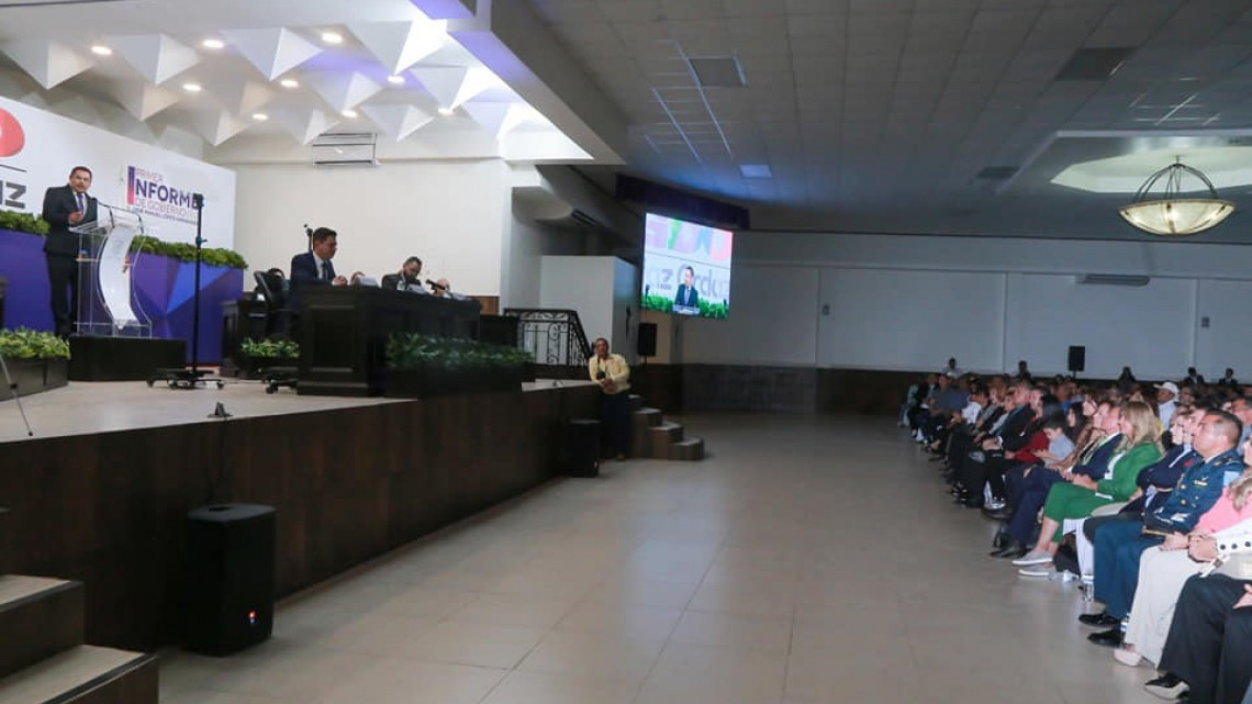 Maki Ortiz felicita a su homólogo de Díaz Ordaz por su Primer Informe de Gobierno