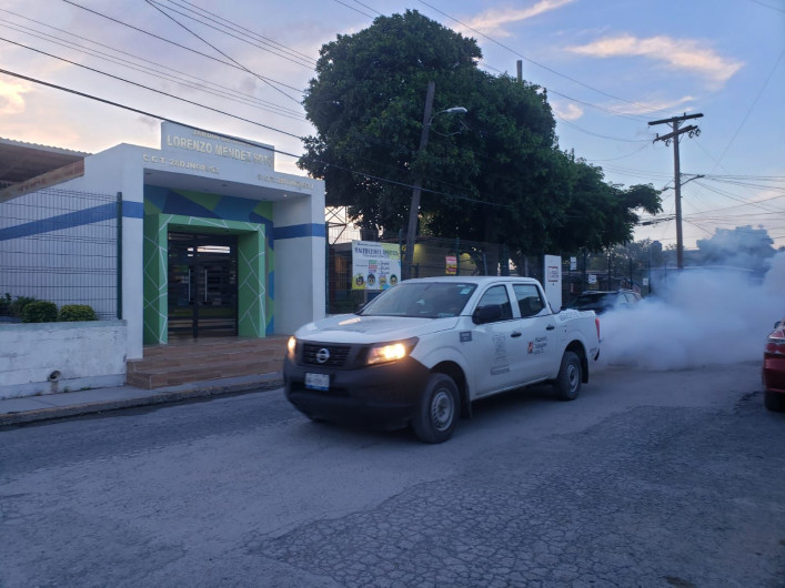 Realizan campañas de fumigación y descacharrizacion por casos de dengue
