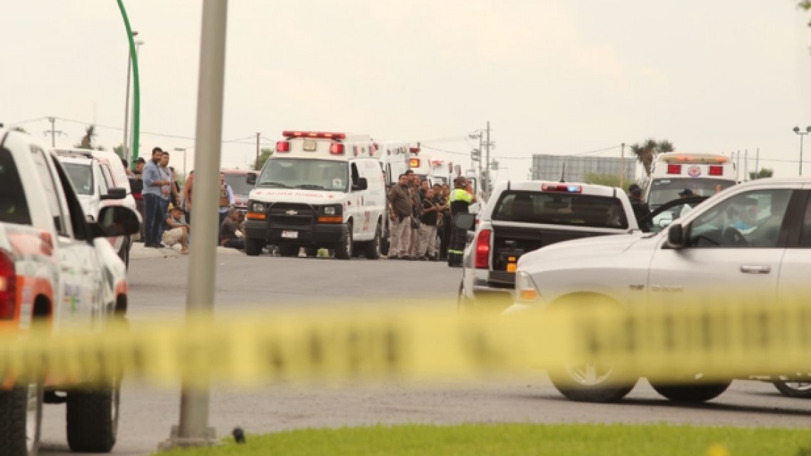 Al menos 3 muertos y 10 atrapados tras derrumbe de obra en Monterrey
